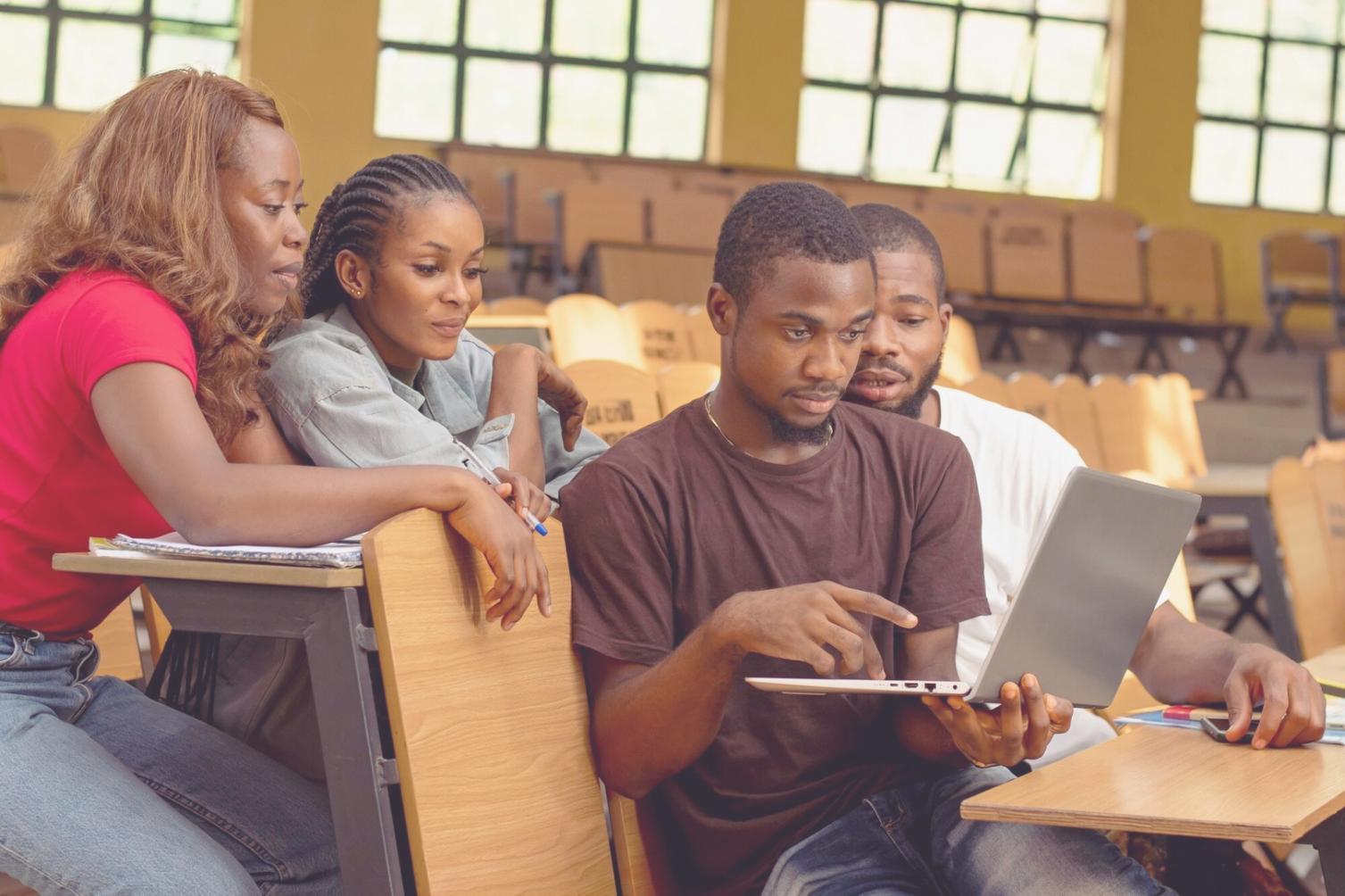 Session de formation en négociation financière en cours