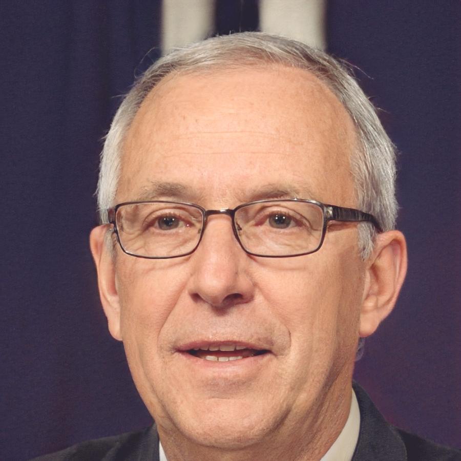 Portrait de Julien Moreau, consultant financier